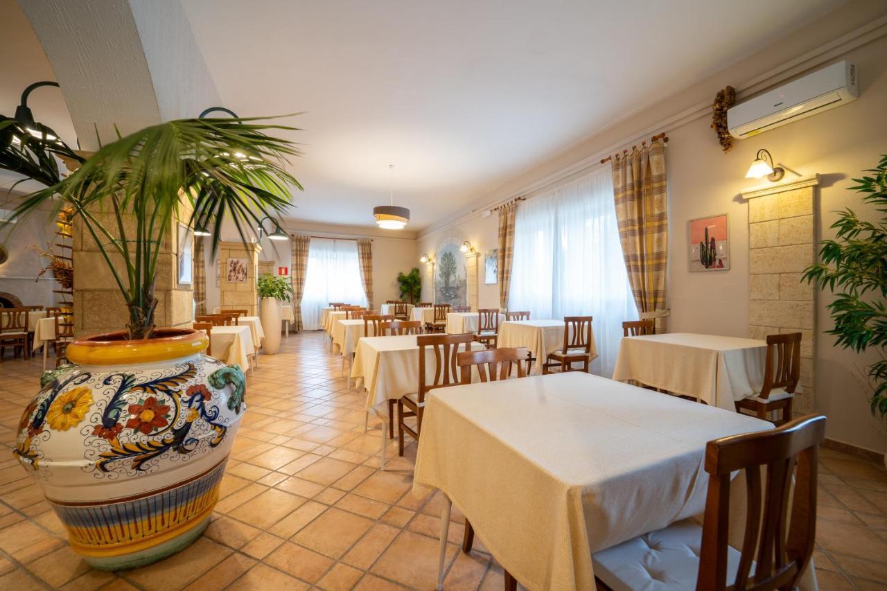Hotel Costa D'Oro トッレ・オヴォ エクステリア 写真