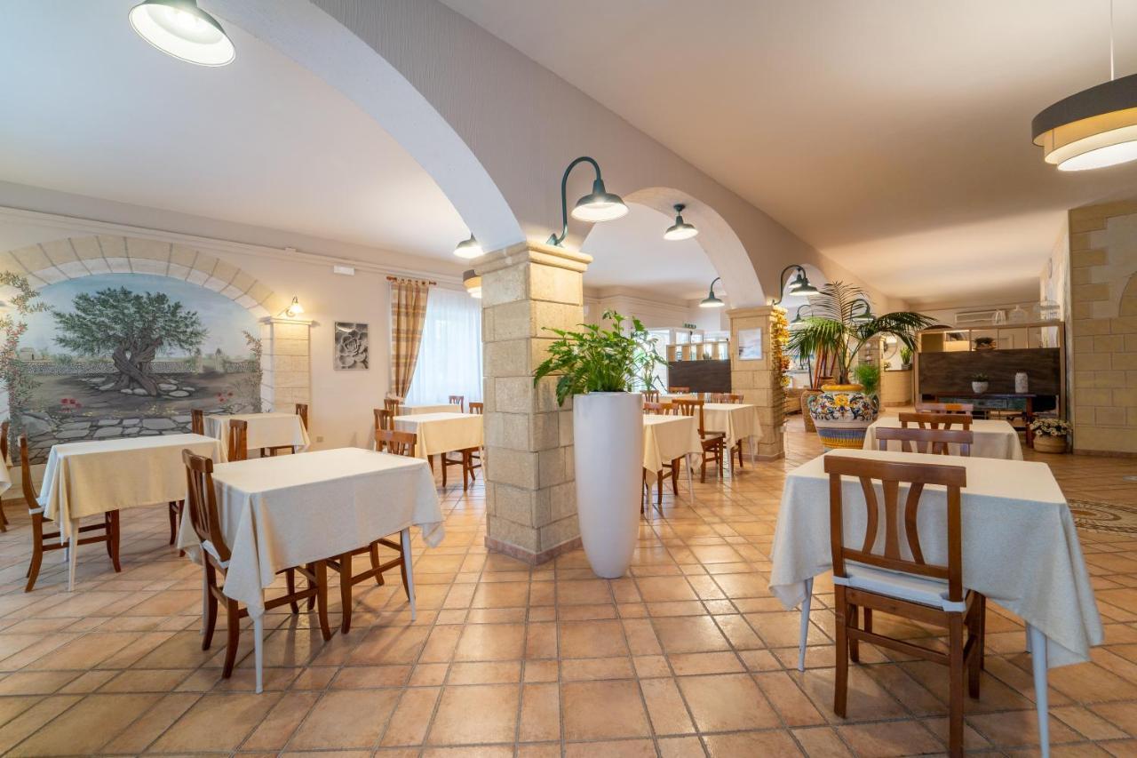 Hotel Costa D'Oro トッレ・オヴォ エクステリア 写真