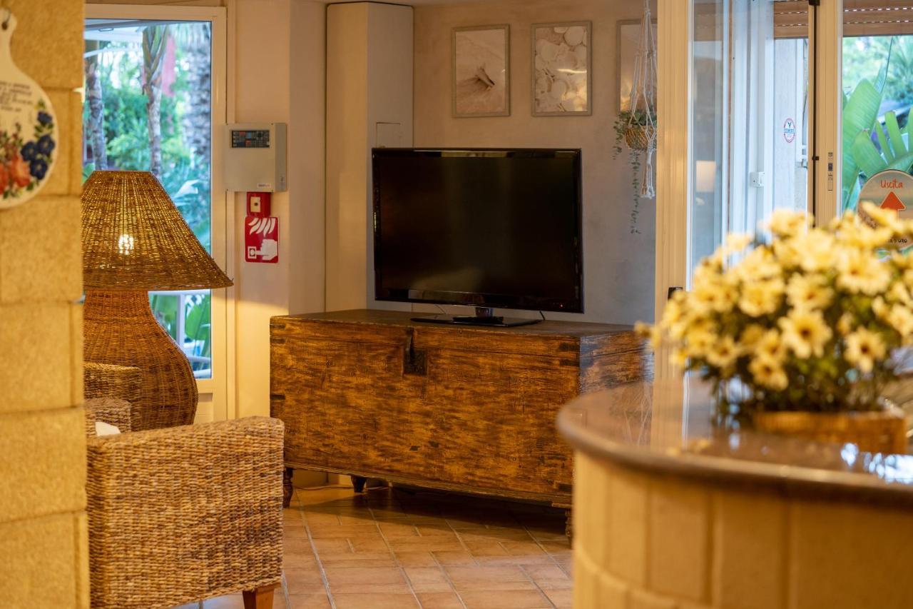 Hotel Costa D'Oro トッレ・オヴォ エクステリア 写真