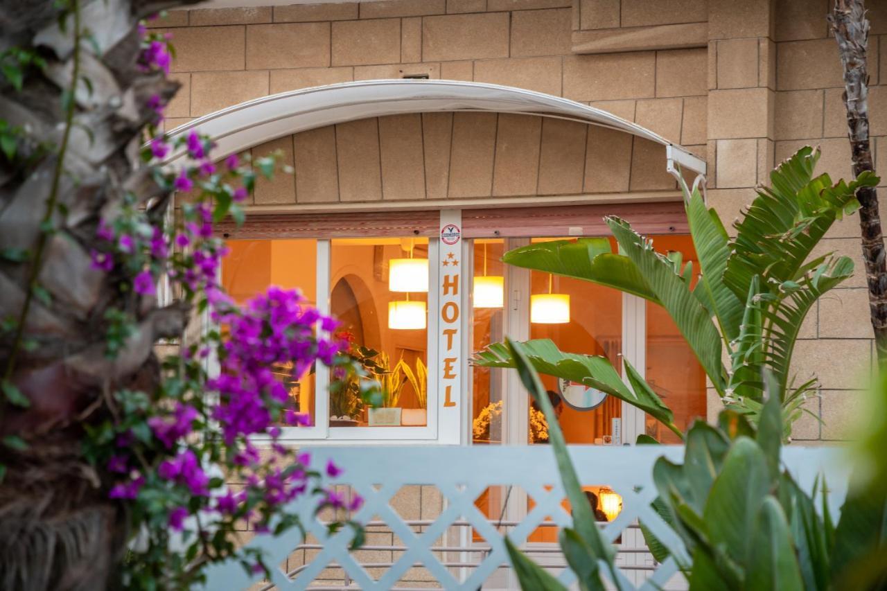 Hotel Costa D'Oro トッレ・オヴォ エクステリア 写真