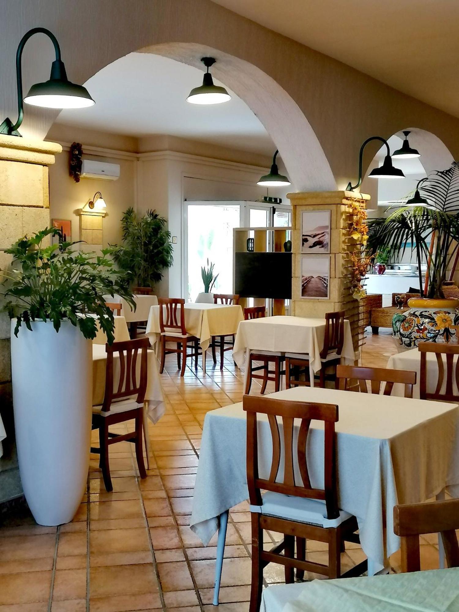 Hotel Costa D'Oro トッレ・オヴォ エクステリア 写真